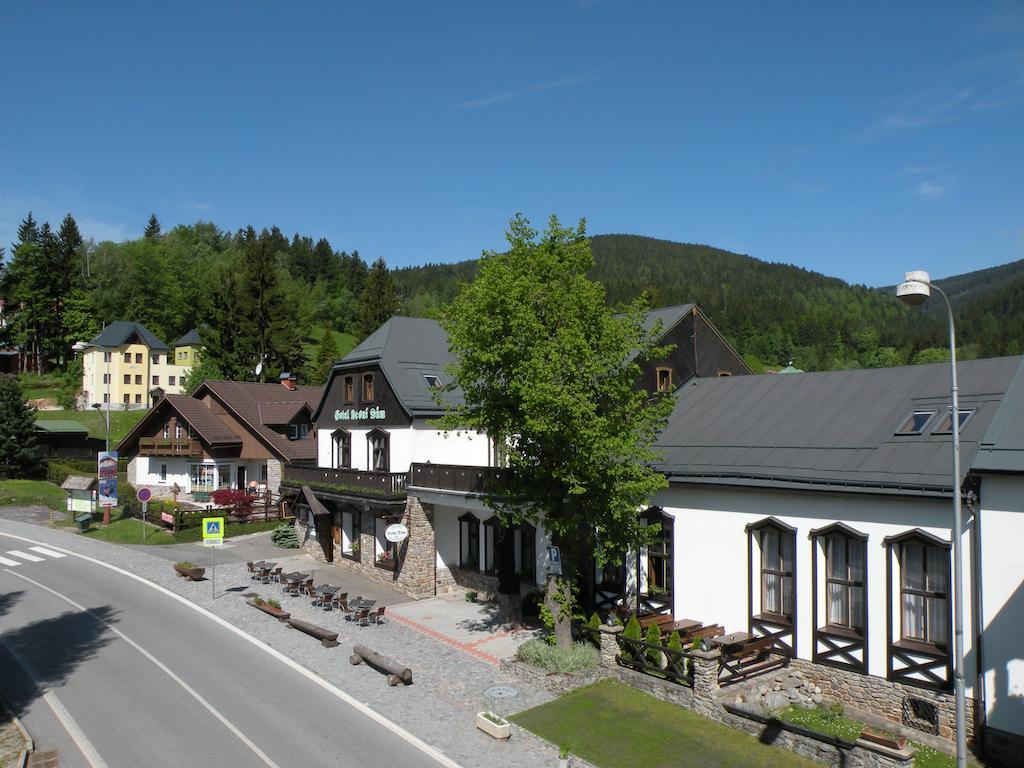 Hotel Lesni Dum Janske Lazne Exteriör bild